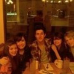 David_Henrie_1265268155_1