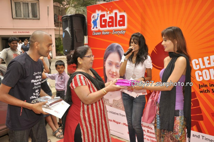 27 - Sara Khan At Gala