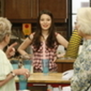 icarly-igo-to-japan-472794l-thumbnail_gallery - Nickelodeon