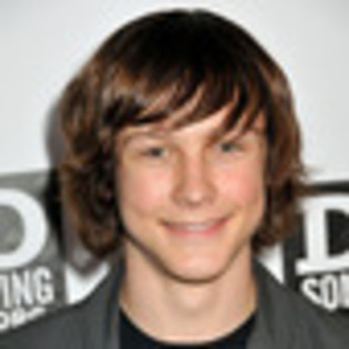 logan-miller-215563l-thumbnail_gallery - Logan Miller