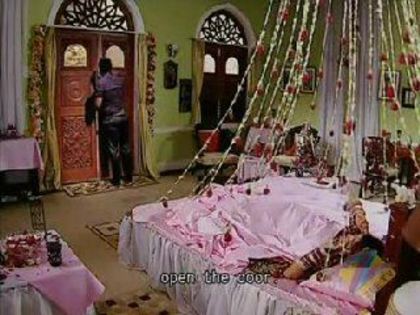 392221_268305066609183_1722420244_n - Mona Gandhi