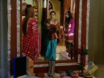 283599_268308053275551_48935650_n