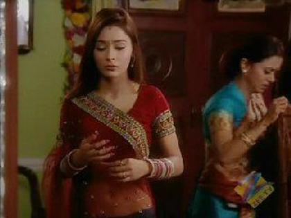 373791_268309049942118_1681675936_n - Mona Gandhi
