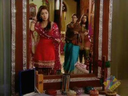 418249_268306333275723_2081982468_n - Mona Gandhi