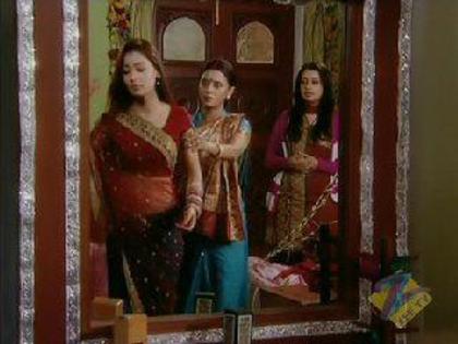 524399_268308899942133_367250838_n - Mona Gandhi