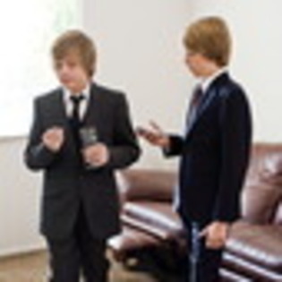 dylan-sprouse-490613l-thumbnail_gallery - Dylan Sprouse