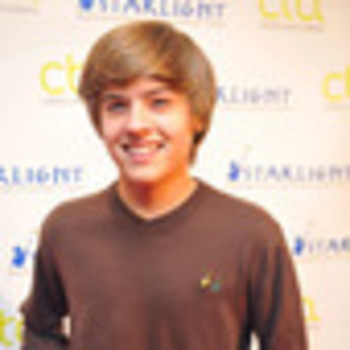 dylan-sprouse-532581l-thumbnail_gallery - Dylan Sprouse