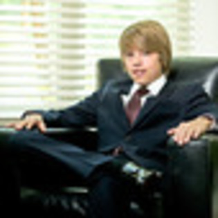 cole-sprouse-554232l-thumbnail_gallery