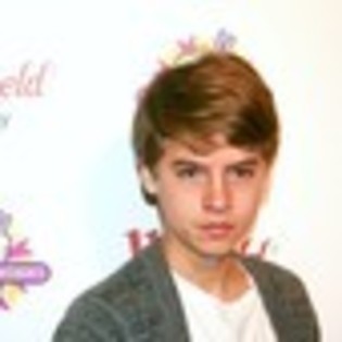 cole-sprouse-751446l-thumbnail_gallery