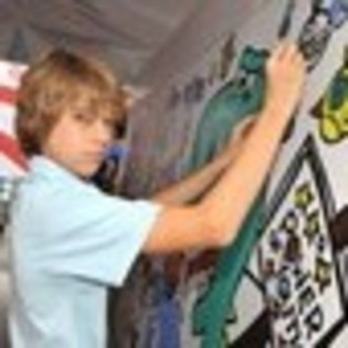 cole-sprouse-784356l-thumbnail_gallery - Cole Sprouse