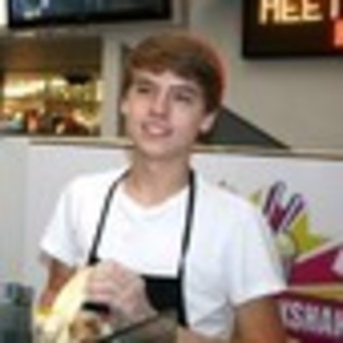 cole-sprouse-912222l-thumbnail_gallery - Cole Sprouse