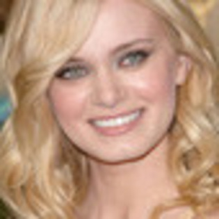 sara-paxton-806565l-thumbnail_gallery