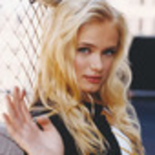 sara-paxton-881050l-thumbnail_gallery - Sara Paxton