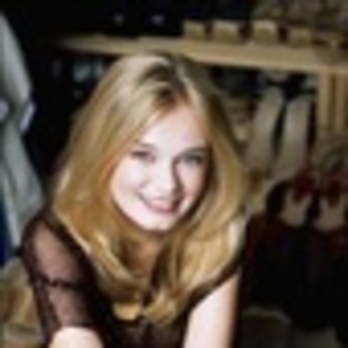 sara-paxton-993576l-thumbnail_gallery