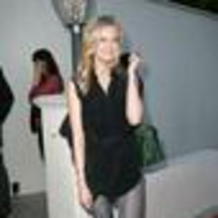 sara-paxton-106835l-thumbnail_gallery