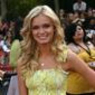 sara-paxton-208580l-thumbnail_gallery