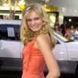 sara-paxton-262211l-thumbnail_gallery