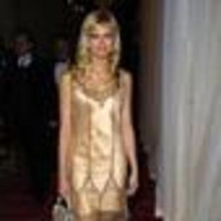 sara-paxton-430122l-thumbnail_gallery