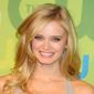 sara-paxton-447853l-thumbnail_gallery