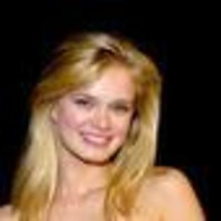 sara-paxton-488369l-thumbnail_gallery