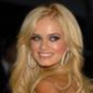 sara-paxton-514652l-thumbnail_gallery