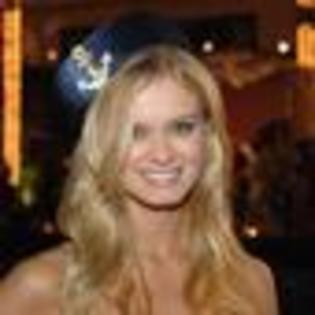 sara-paxton-572123l-thumbnail_gallery