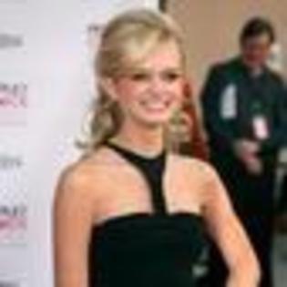 sara-paxton-574152l-thumbnail_gallery