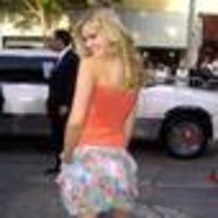 sara-paxton-577044l-thumbnail_gallery