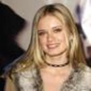 sara-paxton-740422l-thumbnail_gallery