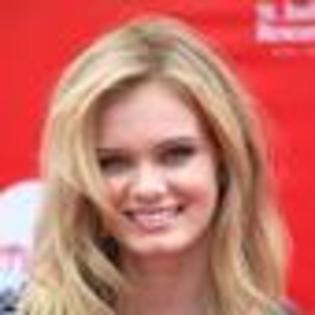 sara-paxton-779697l-thumbnail_gallery