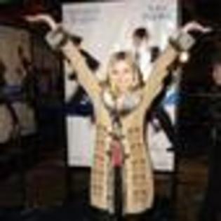 sara-paxton-784529l-thumbnail_gallery