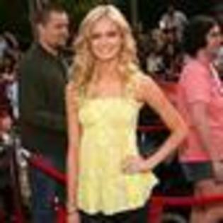 sara-paxton-880965l-thumbnail_gallery - Sara Paxton