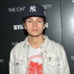 jake-t-austin-241425l-thumbnail_gallery