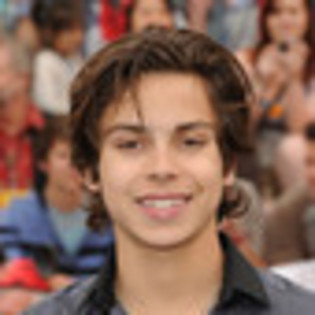 jake-t-austin-332608l-thumbnail_gallery - Jake T   Augustin