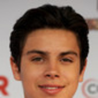 jake-t-austin-468166l-thumbnail_gallery - Jake T   Augustin