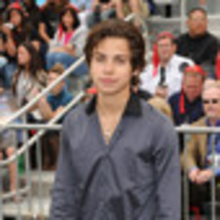 jake-t-austin-666496l-thumbnail_gallery