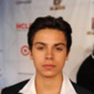 jake-t-austin-689848l-thumbnail_gallery