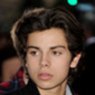 jake-t-austin-711162l-thumbnail_gallery - Jake T   Augustin