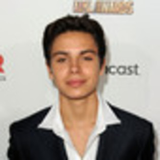 jake-t-austin-766842l-thumbnail_gallery - Jake T   Augustin