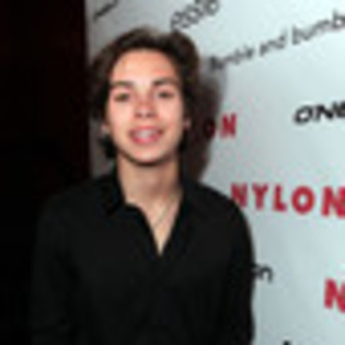 jake-t-austin-921480l-thumbnail_gallery