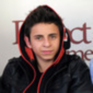 moises-arias-378248l-thumbnail_gallery