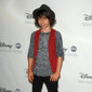 moises-arias-438185l-thumbnail_gallery