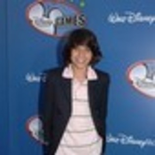 moises-arias-557325l-thumbnail_gallery