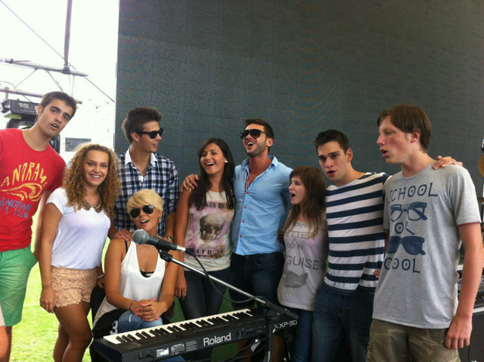 283805_428799190496763_1830673029_n