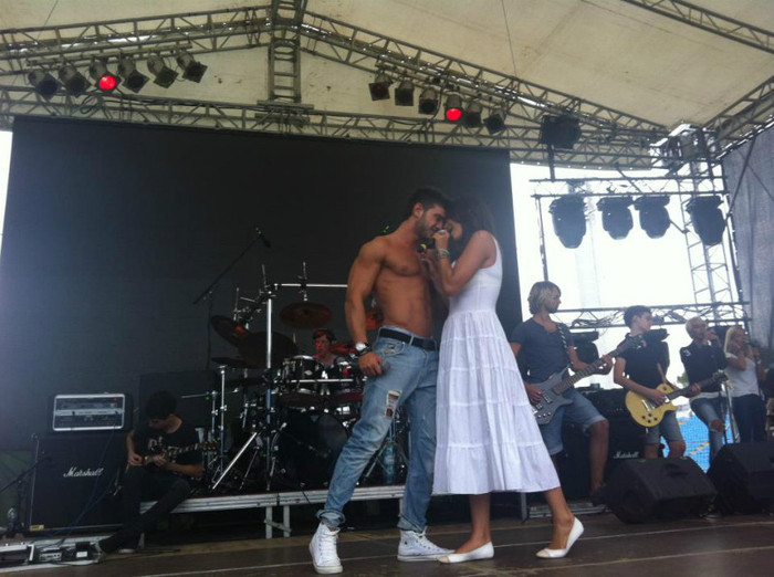 284967_428819173828098_1359938031_n