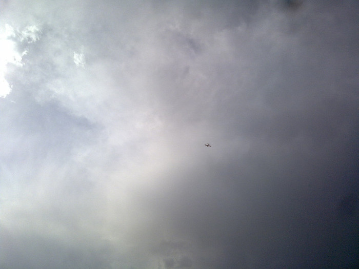 avion cu motor..... - A3 in fuga masini-cer si pamant