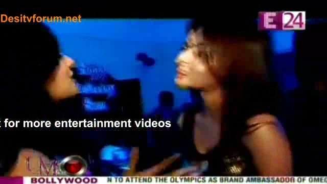 00_01_23 - sara khan16