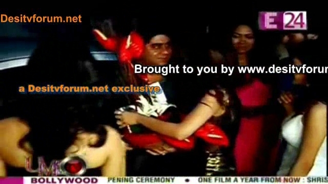 00_01_40 - sara khan16