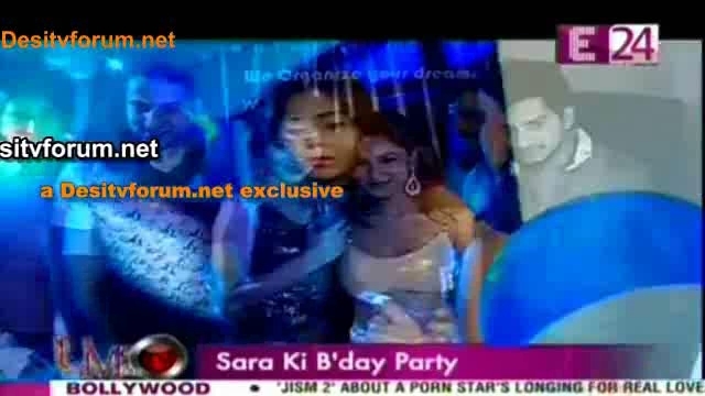 00_01_49 - sara khan16