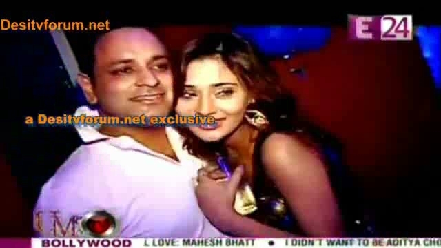 00_01_55 - sara khan16